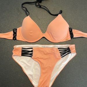 PINK peach swimsuit with black accents! 🏝